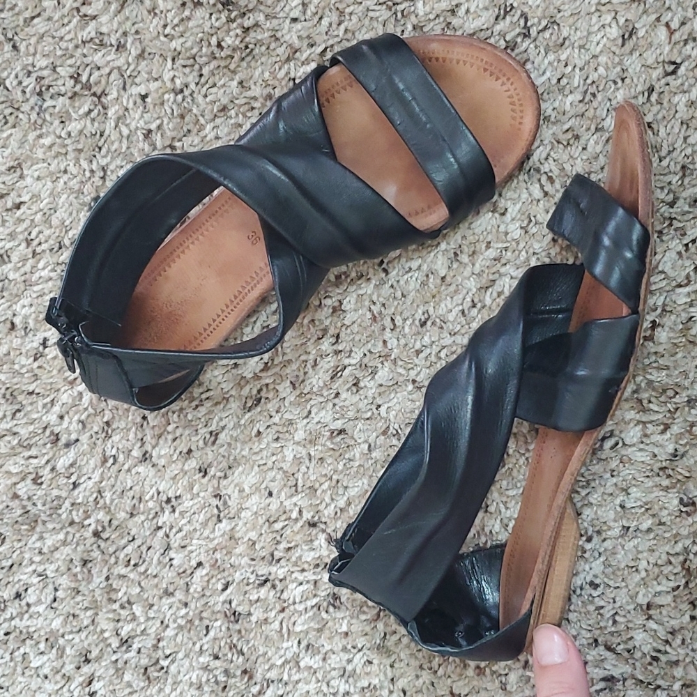 Vera Gomma Leather Sandals Size 36